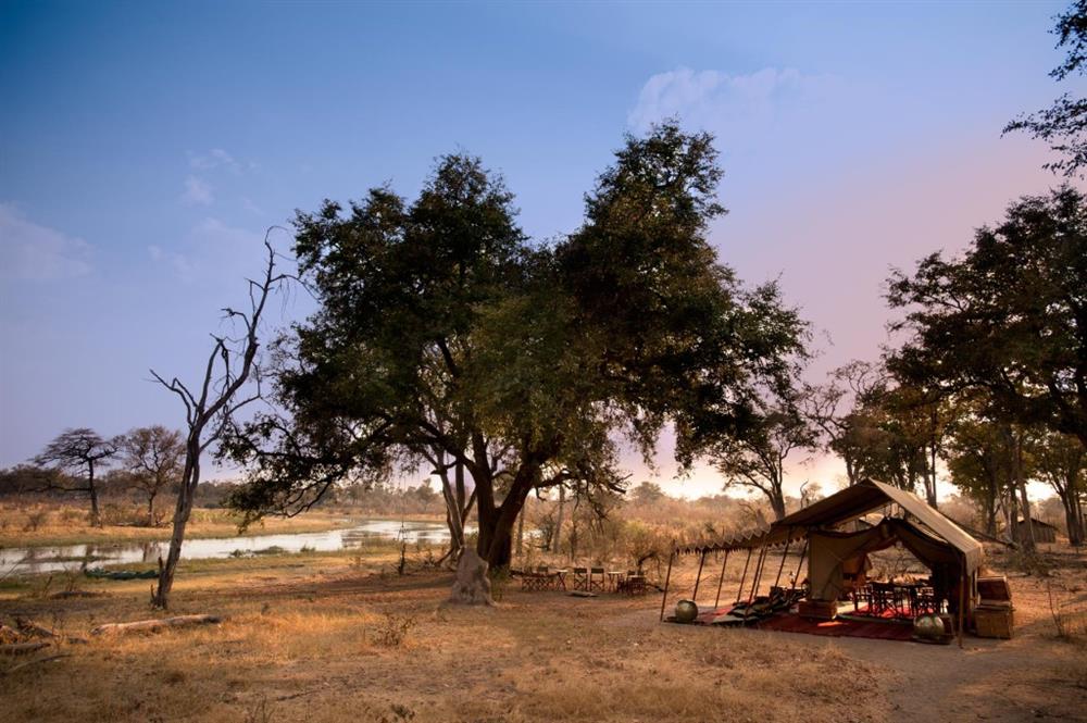Selinda Explorers Camp